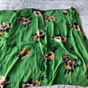 Green blouse with flowing side sleeves, sz 18/20